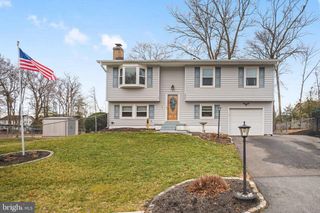 3304 WAVERLY DR, Fredericksburg, VA 22407