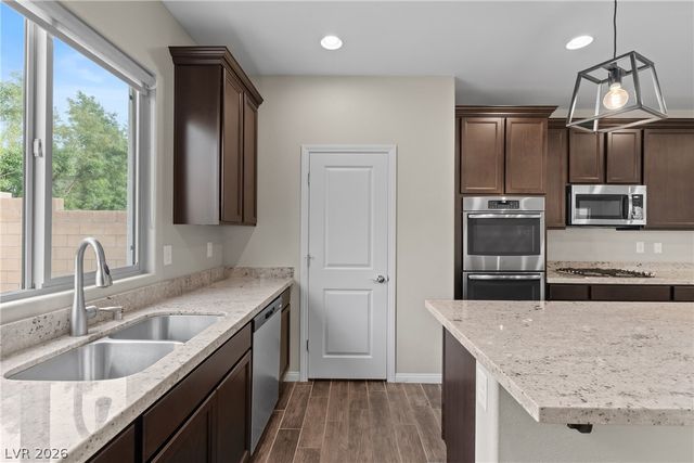 10018 Rams Leap Avenue, Las Vegas, NV 89166