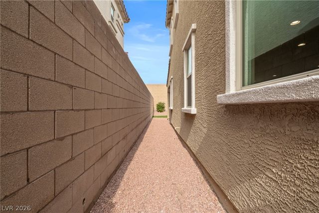 10018 Rams Leap Avenue, Las Vegas, NV 89166