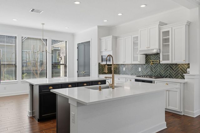 310 Edgewood Drive, Montgomery, TX 77356