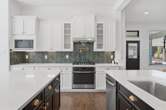 310 Edgewood Drive, Montgomery, TX 77356