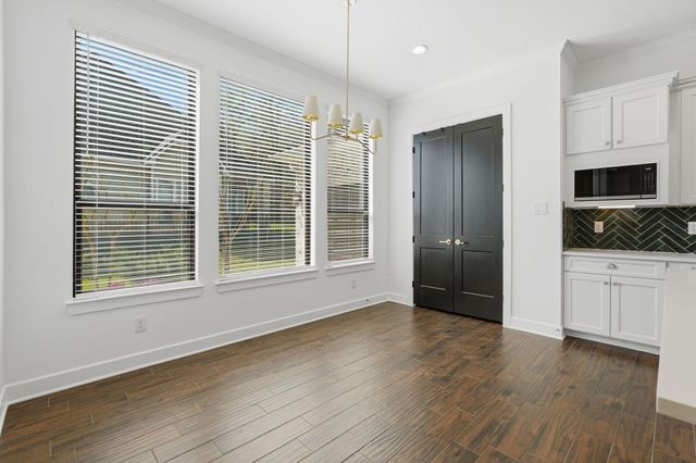 310 Edgewood Drive, Montgomery, TX 77356