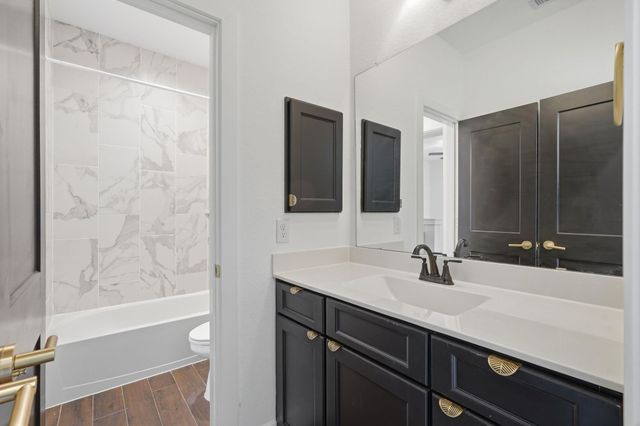 310 Edgewood Drive, Montgomery, TX 77356