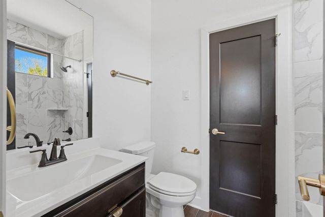 310 Edgewood Drive, Montgomery, TX 77356