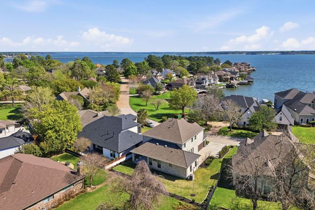 310 Edgewood Drive, Montgomery, TX 77356