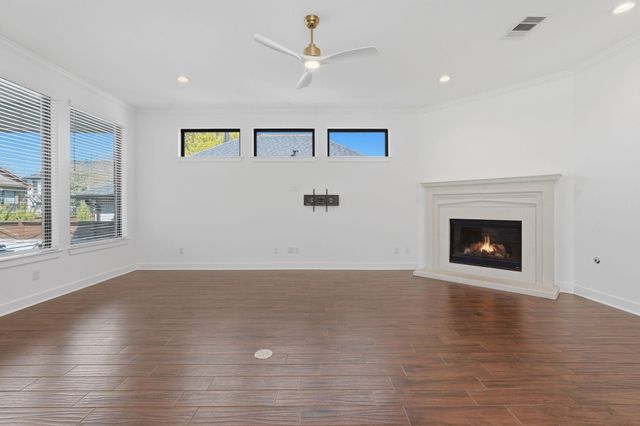 310 Edgewood Drive, Montgomery, TX 77356