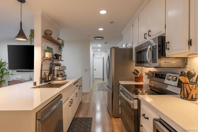 1235 Parker Pl 2B, San Diego, CA 92109