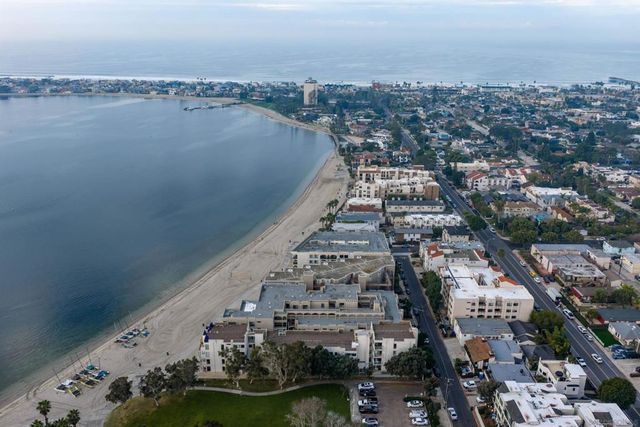 1235 Parker Pl 2B, San Diego, CA 92109