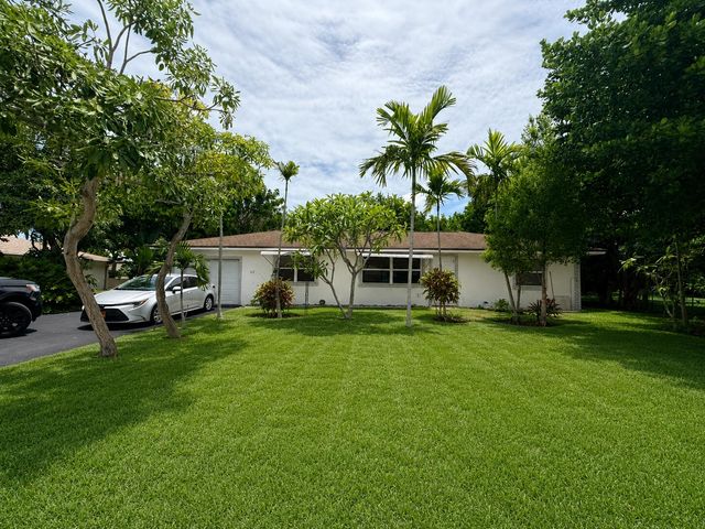 550 SW Natura Avenue, Deerfield Beach, FL 33441