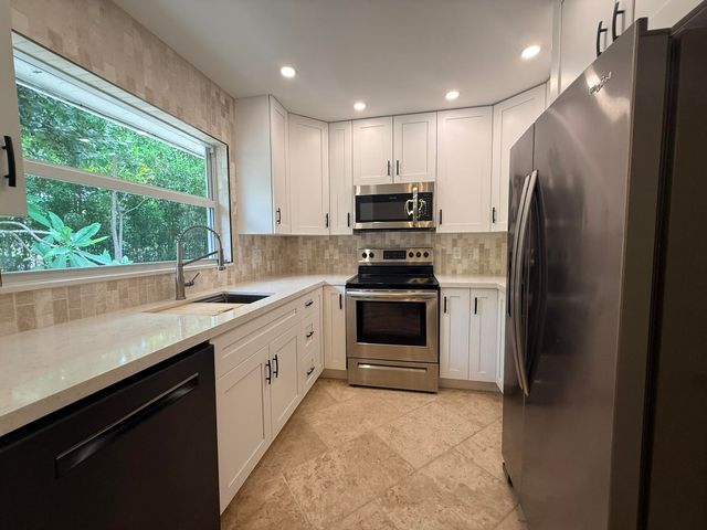 550 SW Natura Avenue, Deerfield Beach, FL 33441