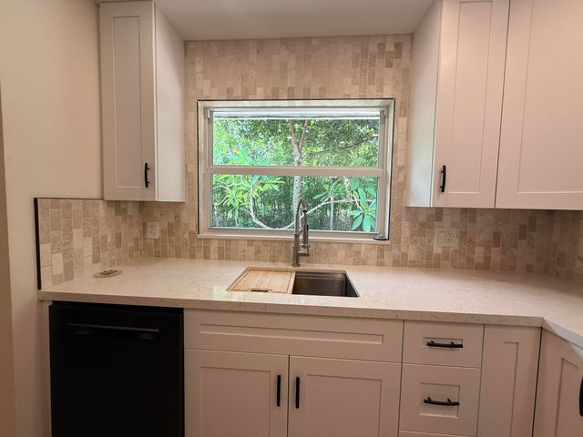 550 SW Natura Avenue, Deerfield Beach, FL 33441