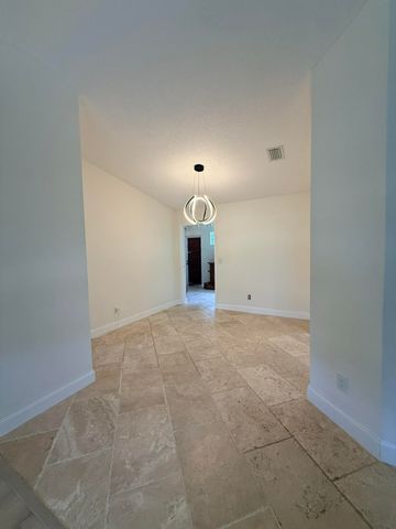 550 SW Natura Avenue, Deerfield Beach, FL 33441
