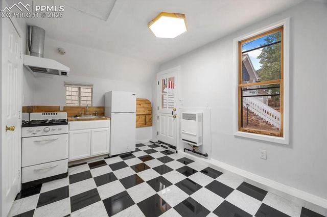 125 Ruxton Avenue, Manitou Springs, CO 80829