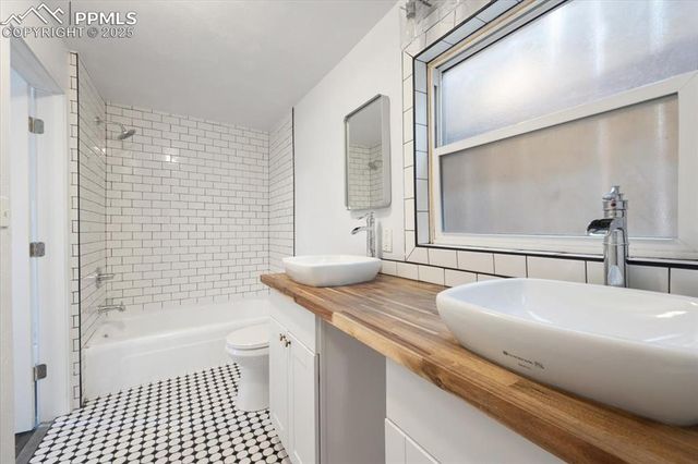 125 Ruxton Avenue, Manitou Springs, CO 80829