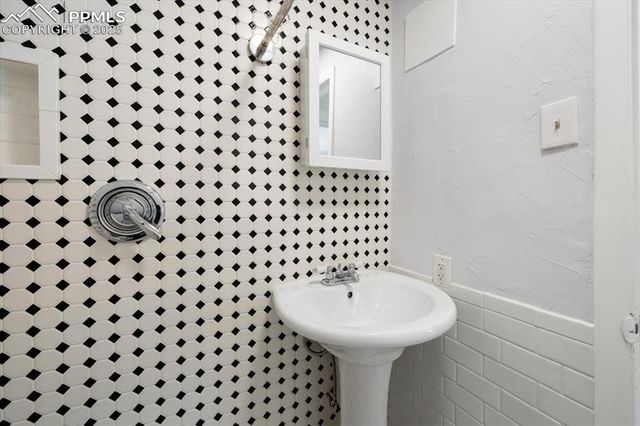 125 Ruxton Avenue, Manitou Springs, CO 80829