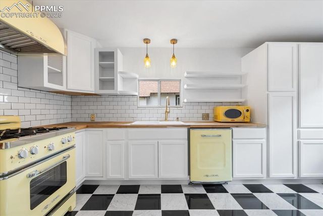 125 Ruxton Avenue, Manitou Springs, CO 80829