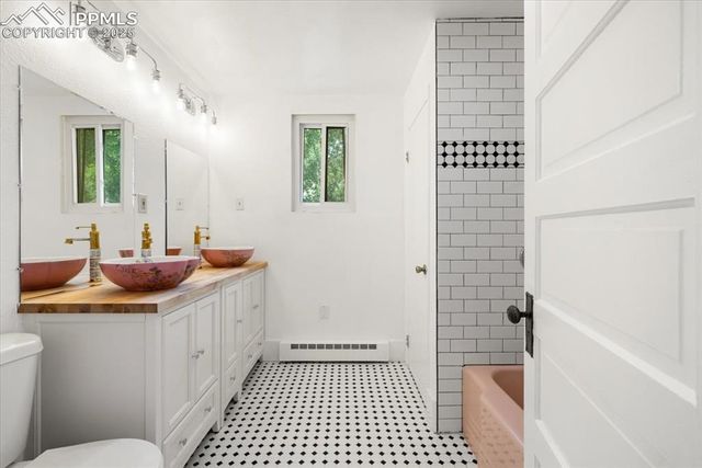 125 Ruxton Avenue, Manitou Springs, CO 80829