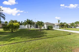 842 SE Chaloupe Avenue, Port St Lucie, FL 34983