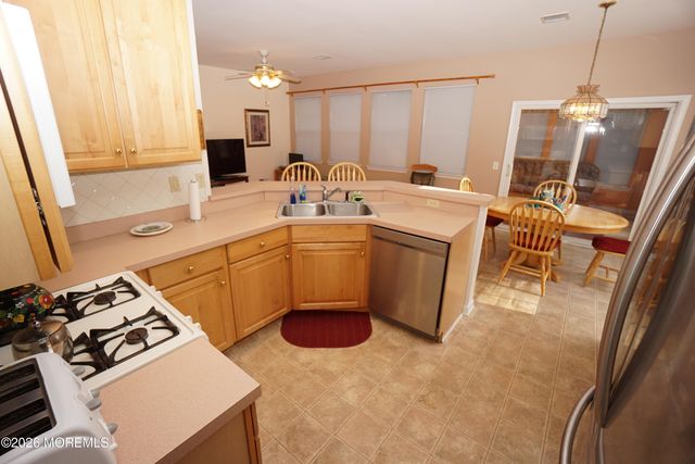 20 Turtle Creek Run 20, Barnegat, NJ 08005