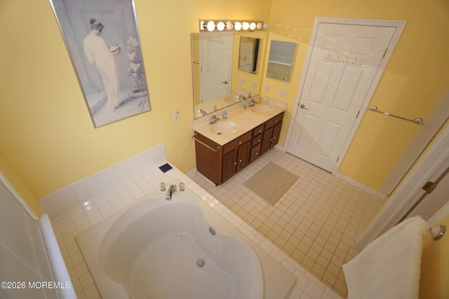 20 Turtle Creek Run 20, Barnegat, NJ 08005