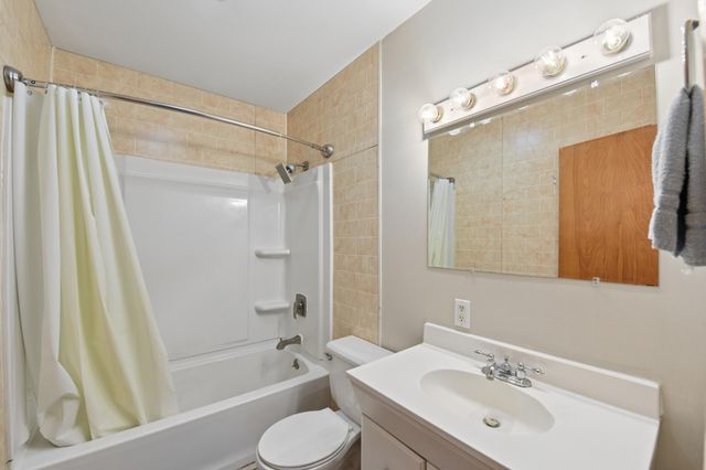 538 S Wasson Lane, River Falls, WI 54022