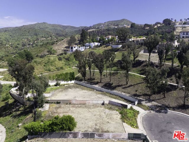 1433 El Bosque Court, Pacific Palisades, CA 90272