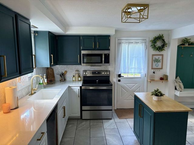 28 Ladybank, Worcester, MA 01606