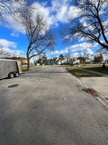 900 Arthur Drive, Lombard, IL 60148