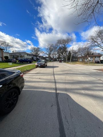 900 Arthur Drive, Lombard, IL 60148