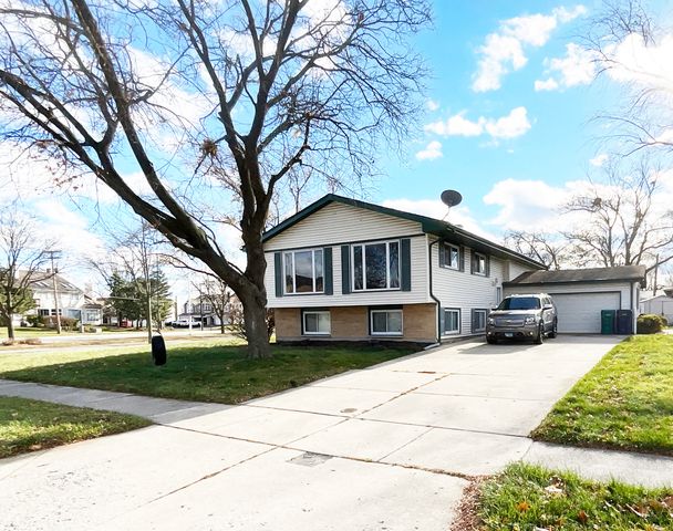 900 Arthur Drive, Lombard, IL 60148