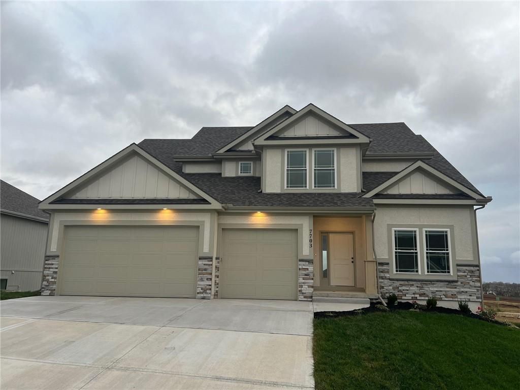 1972 Longview Drive, Liberty, MO 64068