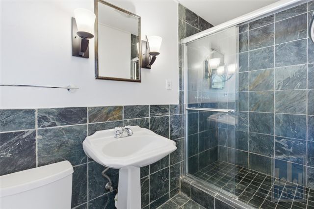 6809 Columbia DR, Austin, TX 78723