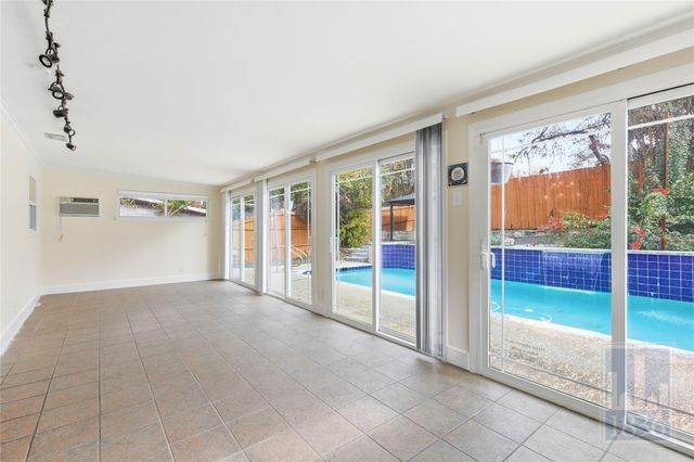 6809 Columbia DR, Austin, TX 78723