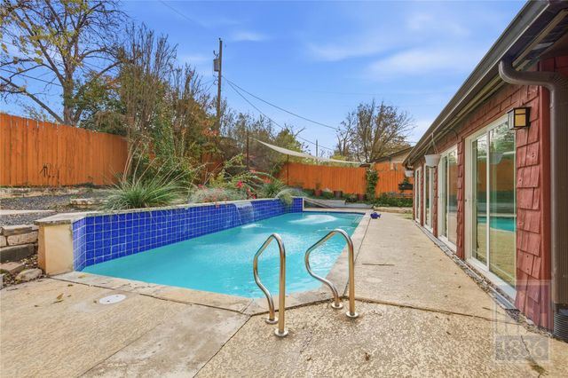 6809 Columbia DR, Austin, TX 78723