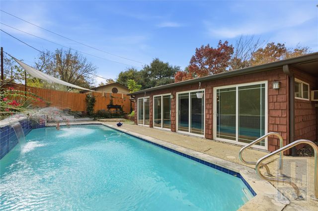 6809 Columbia DR, Austin, TX 78723