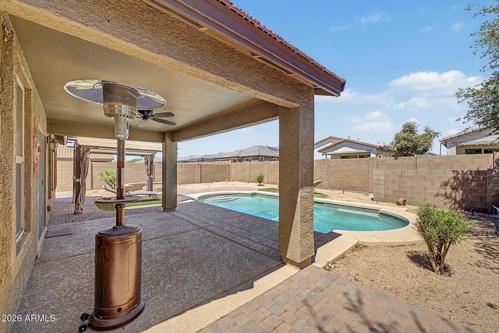Image 23 of property listing at 17706 W RED BIRD Road, Surprise, AZ 85387