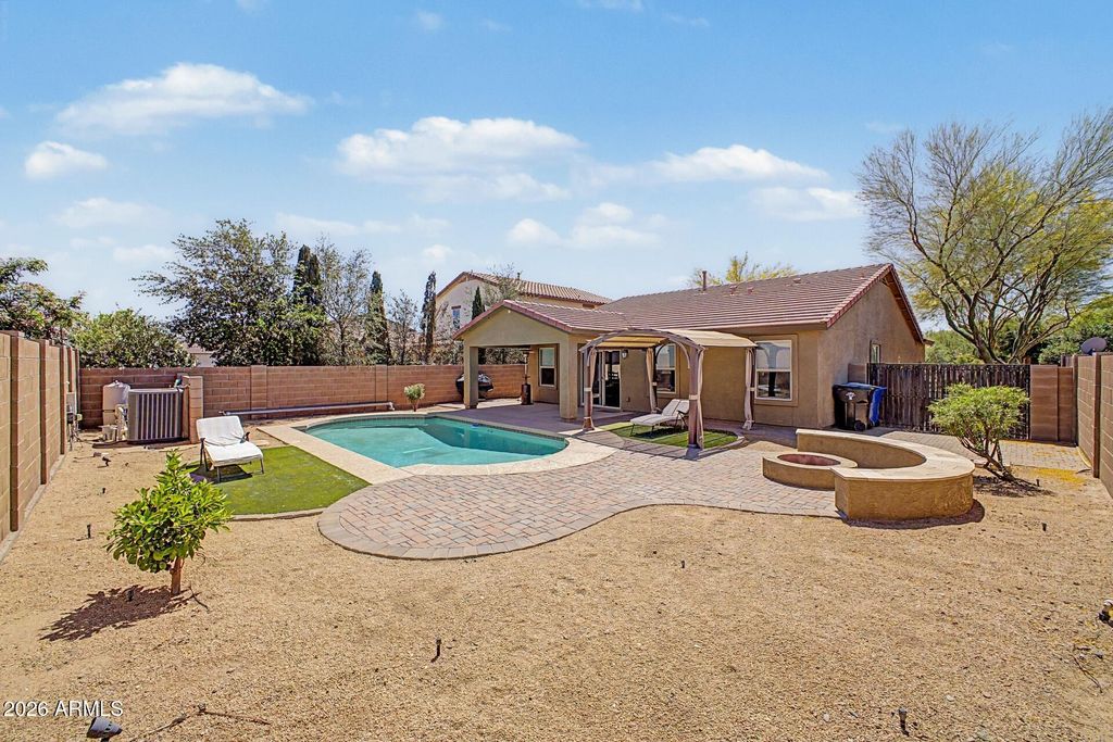 Image 25 of property listing at 17706 W RED BIRD Road, Surprise, AZ 85387