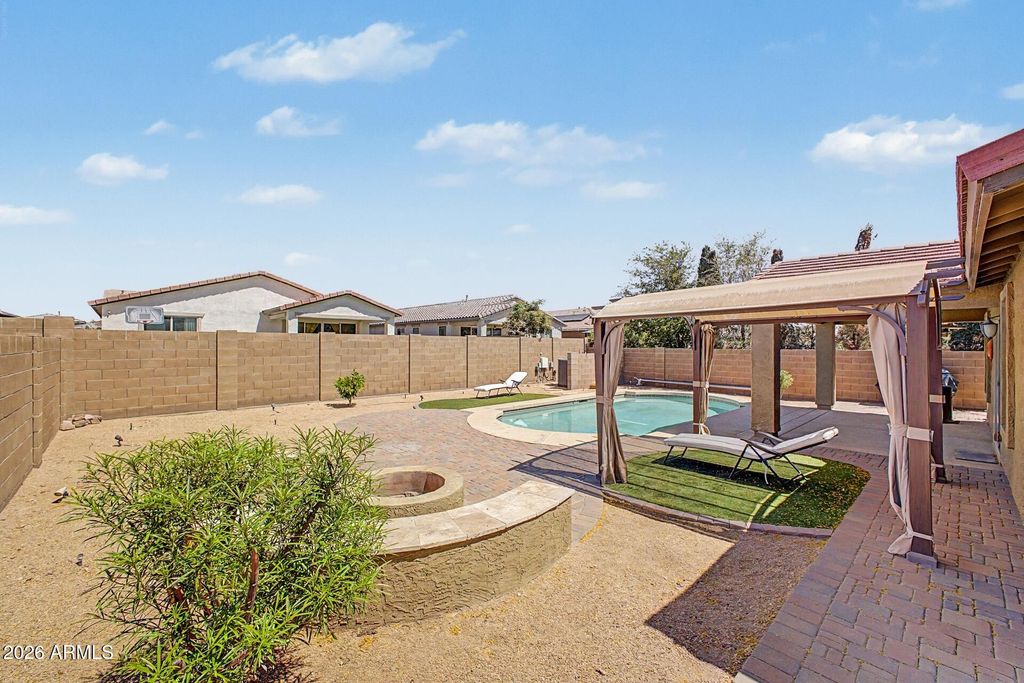 Image 26 of property listing at 17706 W RED BIRD Road, Surprise, AZ 85387