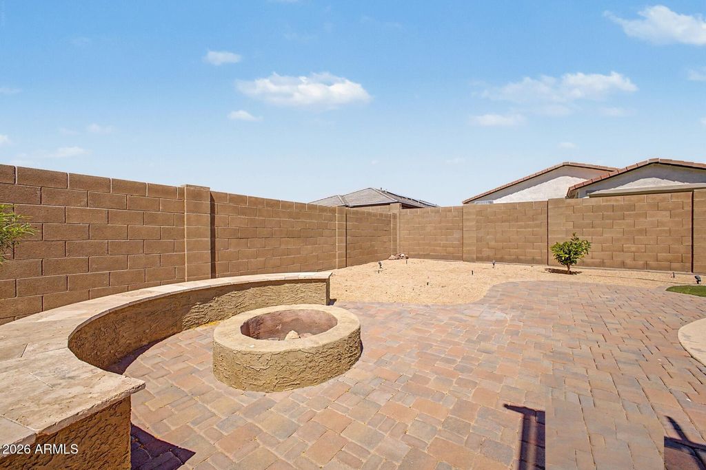 Image 27 of property listing at 17706 W RED BIRD Road, Surprise, AZ 85387