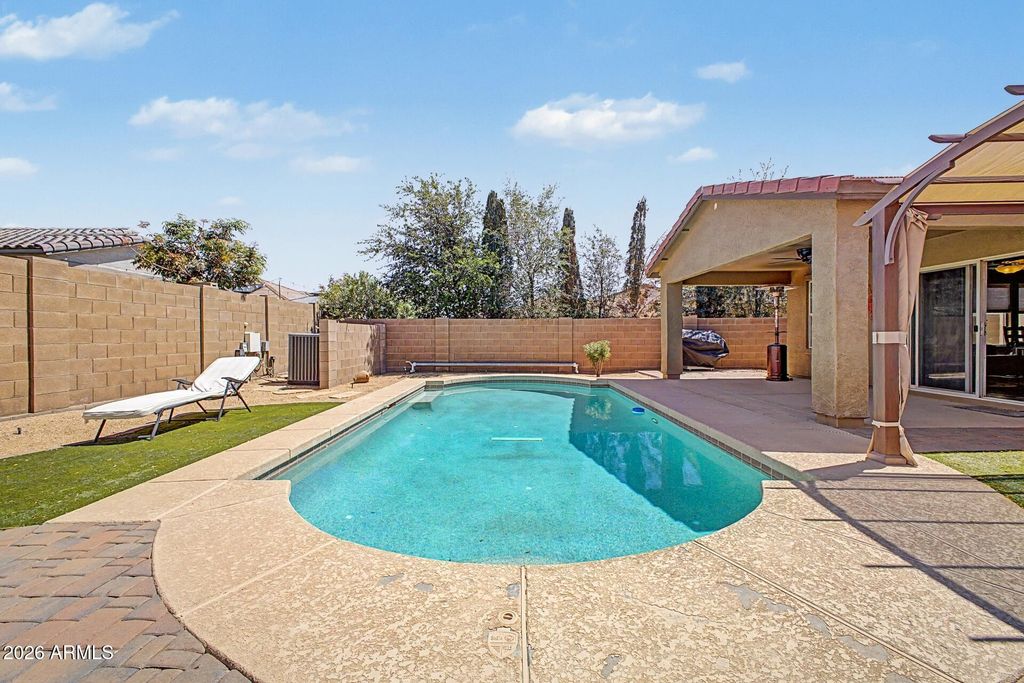 Image 28 of property listing at 17706 W RED BIRD Road, Surprise, AZ 85387