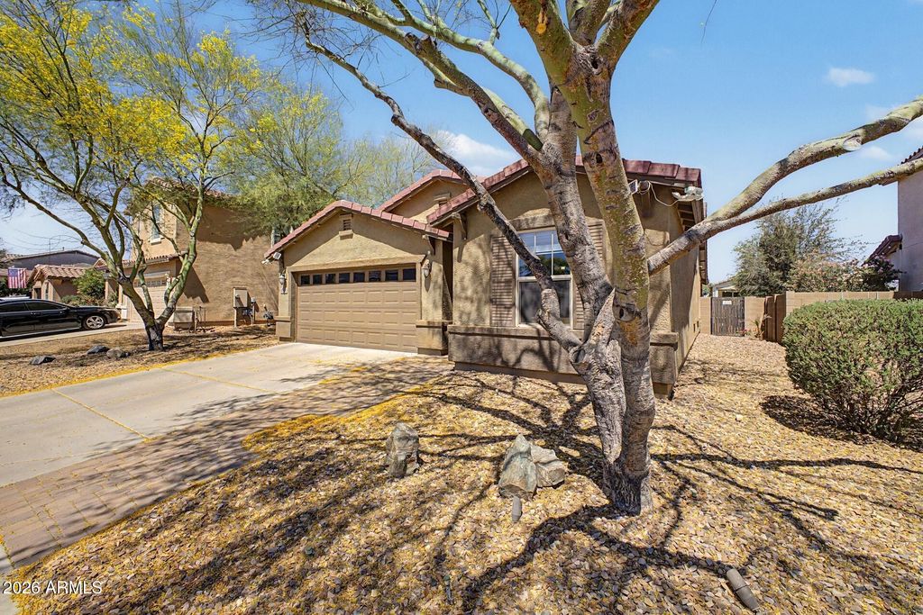 Image 3 of property listing at 17706 W RED BIRD Road, Surprise, AZ 85387