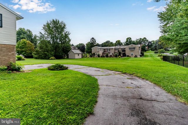 15 PARKSIDE DR, Hummelstown, PA 17036