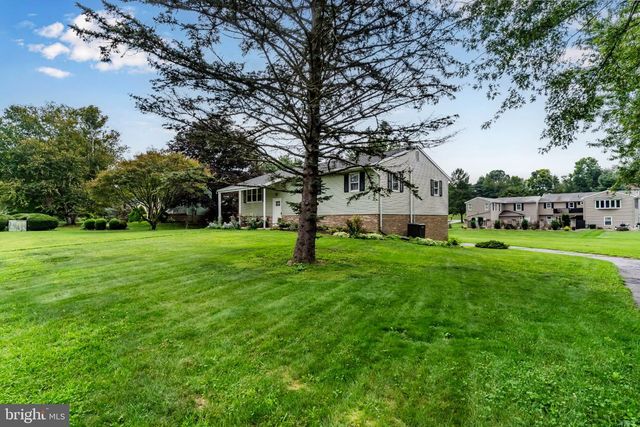 15 PARKSIDE DR, Hummelstown, PA 17036