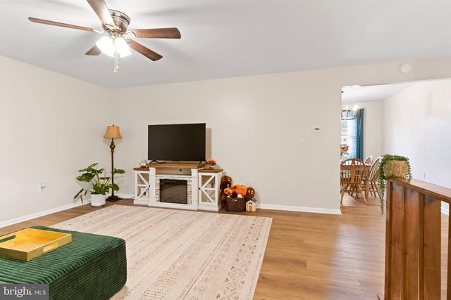 15 PARKSIDE DR, Hummelstown, PA 17036