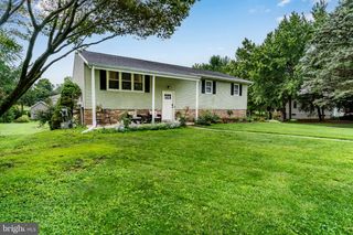 15 PARKSIDE DR, Hummelstown, PA 17036