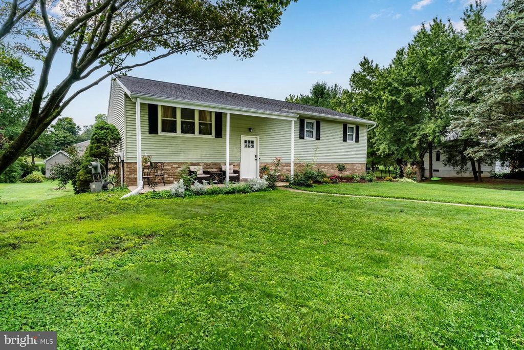 15 PARKSIDE DR, Hummelstown, PA 17036