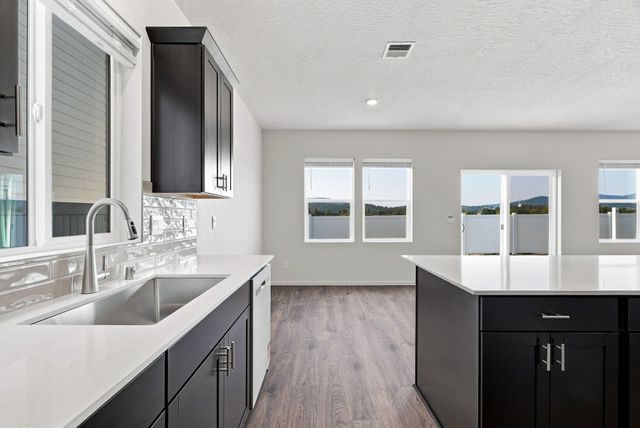 2511 S Warren Ln, Spokane Valley, WA 99037