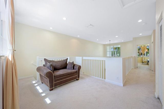 1384 Harbor View W, Hollywood, FL 33019