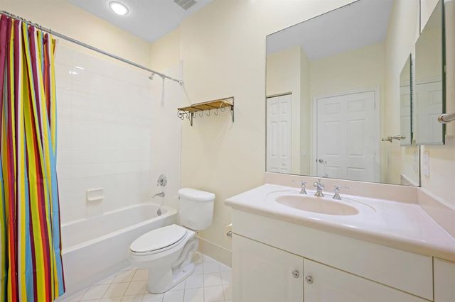 1384 Harbor View W, Hollywood, FL 33019