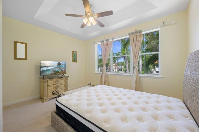 1384 Harbor View W, Hollywood, FL 33019